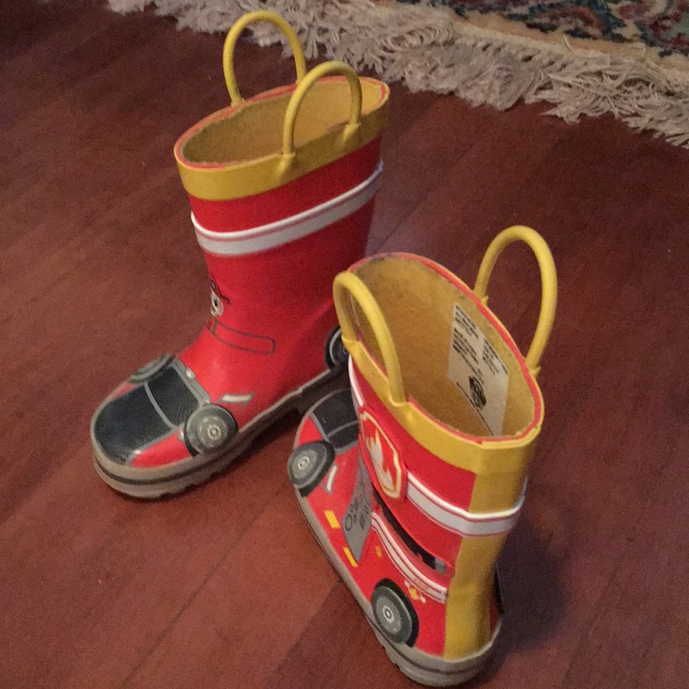 Paw Patrol rain boots size 7/8